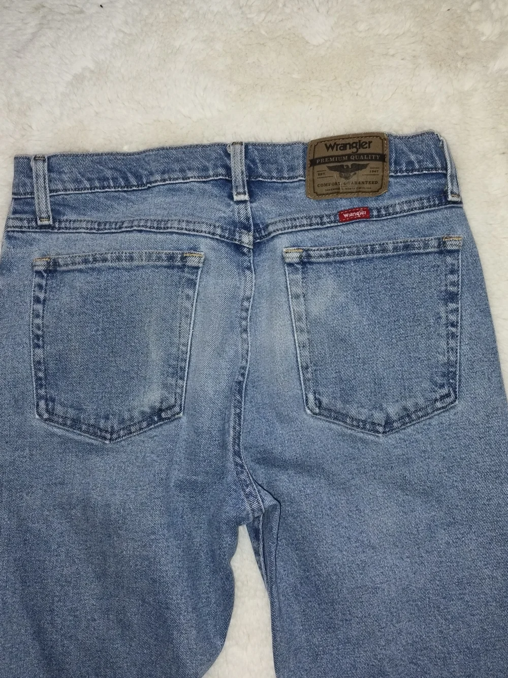 Wrangler Men’s Relaxed Fit Classic Blue Jeans